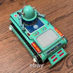 Vintage Space Tank ME 091 Gyro Action Tin Litho Robot Sci Fi Beijing Toy 9.5 in
