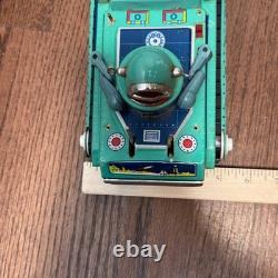 Vintage Space Tank ME 091 Gyro Action Tin Litho Robot Sci Fi Beijing Toy 9.5 in