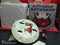 Vintage Space Toy China Me 068 Airship Astronef Flying Sauser Orig. Box + Remote