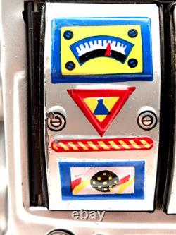 Vintage Space Walk Man ME 100 Tin Robot Battery Operated China withBox