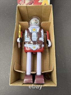 Vintage Style Space Commando Tin Toy Robot MS 404 Wind Up Walking Spaceman Box