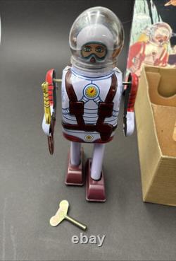 Vintage Style Space Commando Tin Toy Robot MS 404 Wind Up Walking Spaceman Box