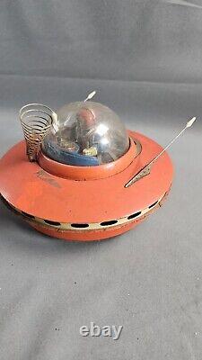 Vintage Yoshiya Flying Saucer With Space Pilot Tin Litho Toy Tested Working