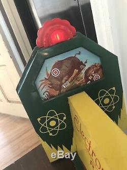 Vintage space-age atomic shooting game Ray Gun Battery Operated