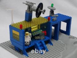 Vntg 1979 Lego Set 493 Space Command Center with Moon Crater Plate Version 3 Figs