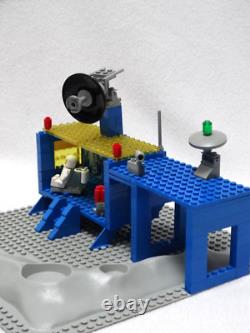 Vntg 1979 Lego Set 493 Space Command Center with Moon Crater Plate Version 3 Figs
