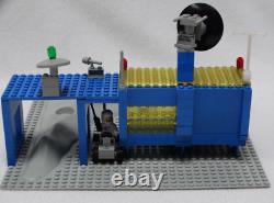 Vntg 1979 Lego Set 493 Space Command Center with Moon Crater Plate Version 3 Figs