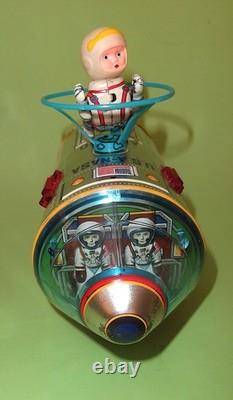 Vtg SPACE CAPSULE with FLOATING ASTRONAUT TIN LITHO BOXED MODERN TOYS JAPAN 1960's