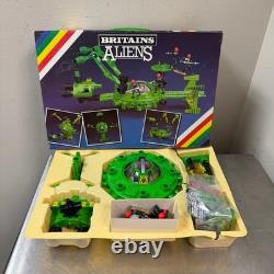Vtg c. 1980s BRITAINS Deetail Space #9148 ALIENS DELUXE BOXED SET with Spaceship